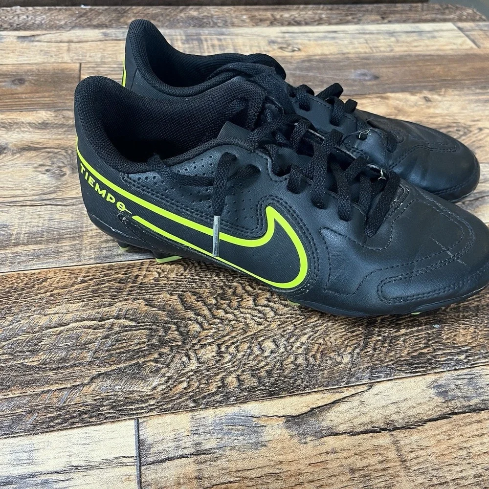 Nike‎ Tiempo Youth Legend 9 Club FG Cleats Sz 6Y Black/Volt Soccer Unisex